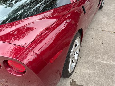 Used 2006 Chevrolet Corvette Coupe w/ Preferred Equipment Group RWD image 9