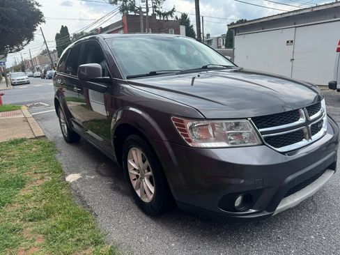 Used 2017 Dodge Journey SXT w/ Comfort/Convenience Group image 4