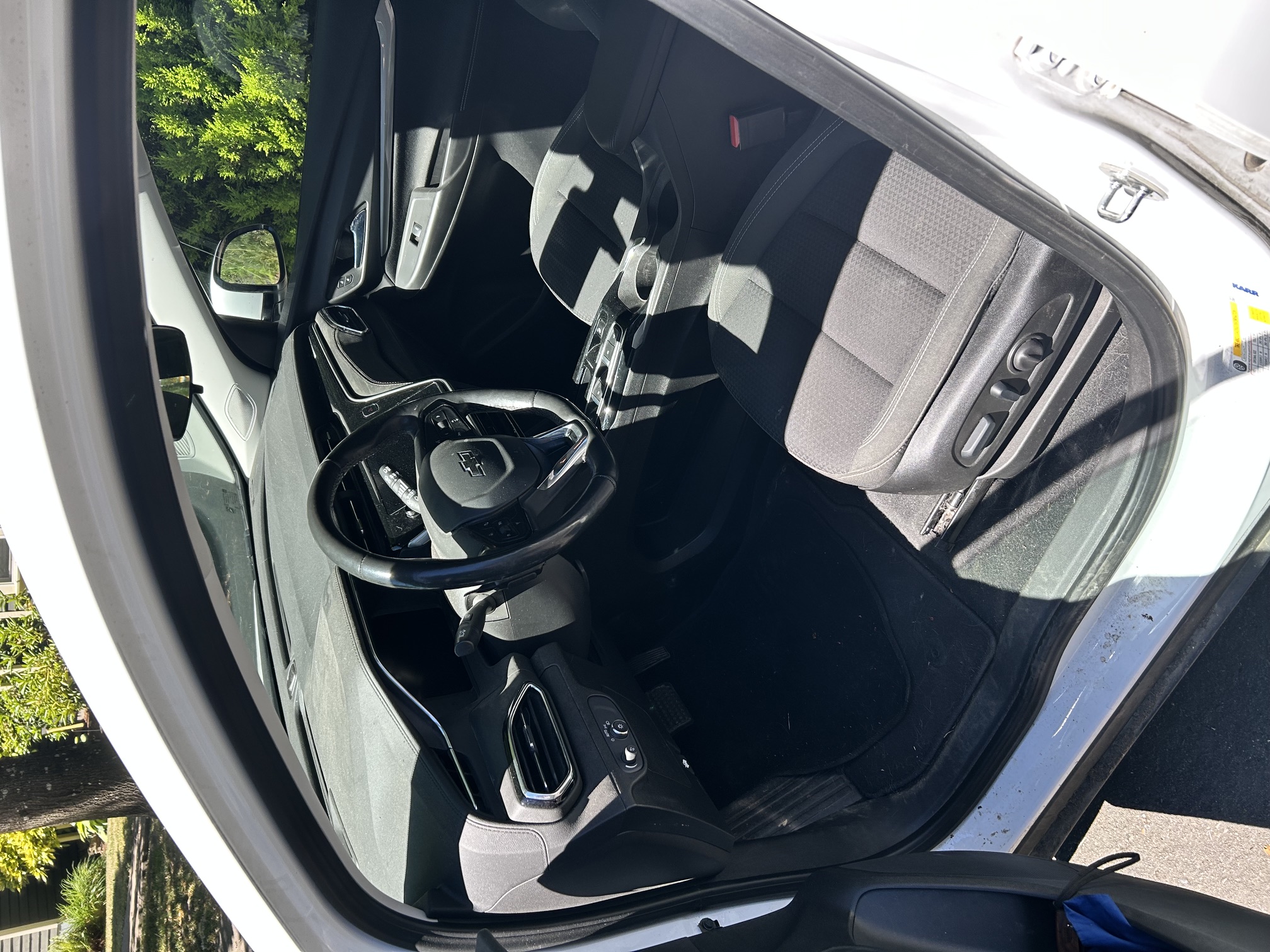 Used 2023 Chevrolet Bolt EUV LT w/ Comfort Package FWD image 2