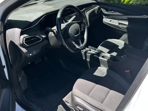 Used 2023 Chevrolet Bolt EUV LT w/ Comfort Package FWD image 2