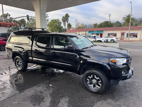 Used 2019 Toyota Tacoma SR5 image 2
