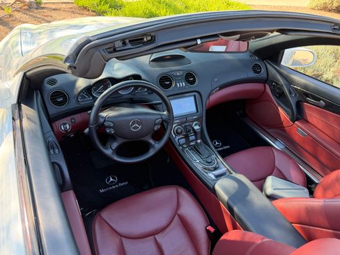 Used 2007 Mercedes-Benz SL 550 SL 550 Roadster 2D image 2