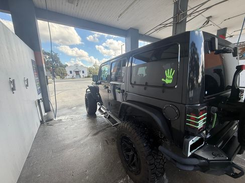 Used 2017 Jeep Wrangler Unlimited Sahara w/ Connectivity Group image 4