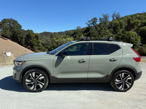 Used 2025 Volvo XC40 B5 Ultra AWD/4WD image 8