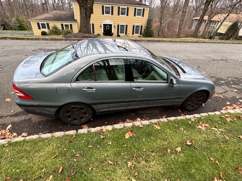 Used 2005 Mercedes-Benz C 320 4MATIC Sedan image 4