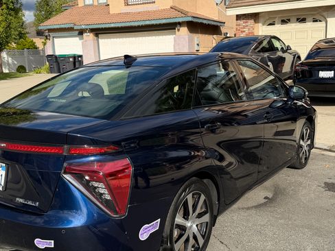 Used 2018 Toyota Mirai image 6