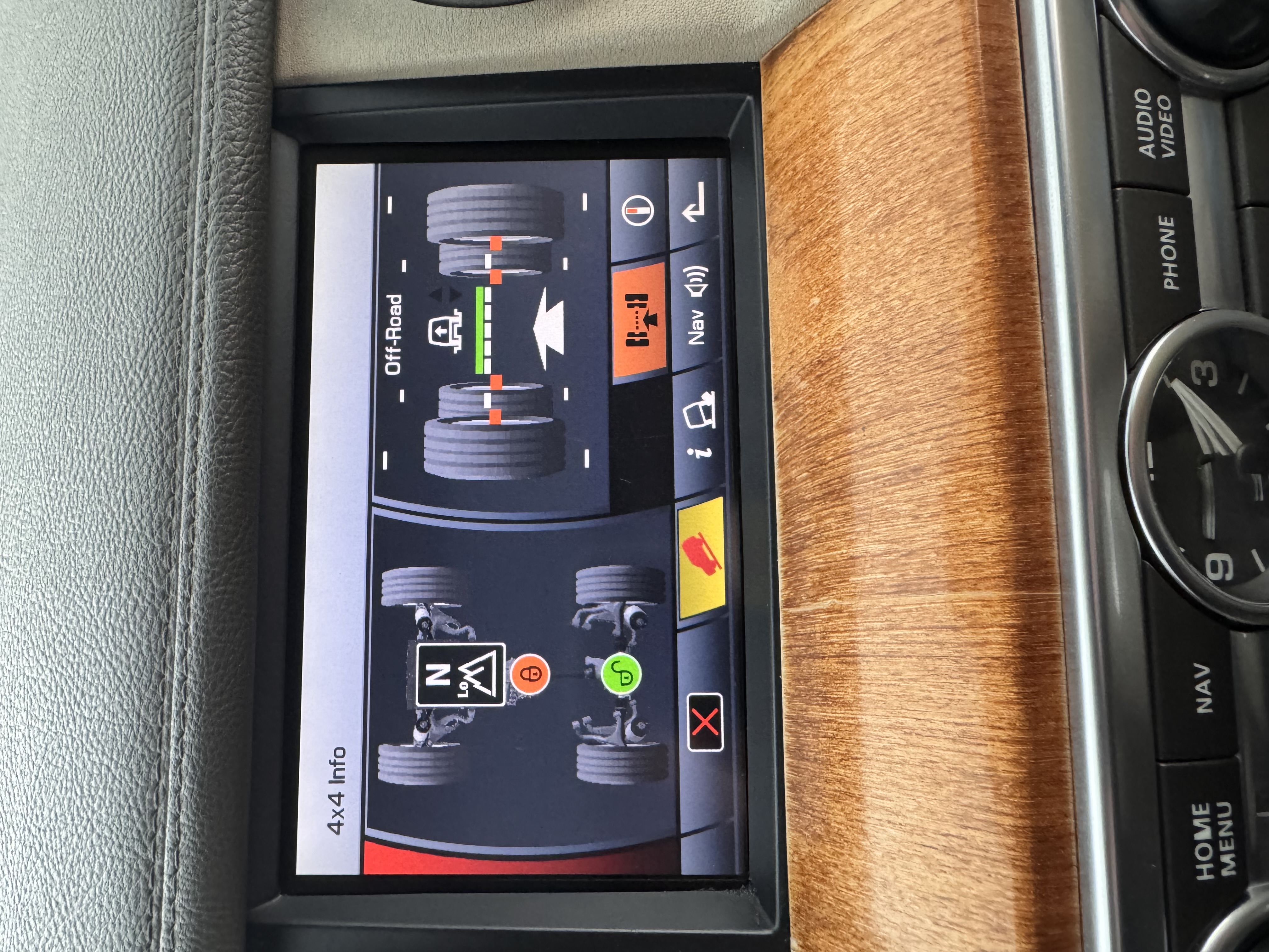 Used 2011 Land Rover LR4 HSE LUX AWD/4WD image 14