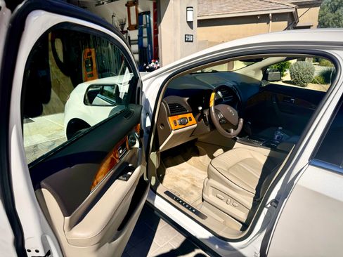 Used 2014 Lincoln MKX AWD w/ Equipment Group 101A image 11