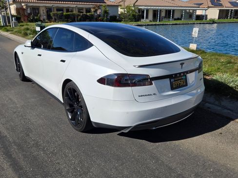 Used 2015 Tesla Model S P90D image 10
