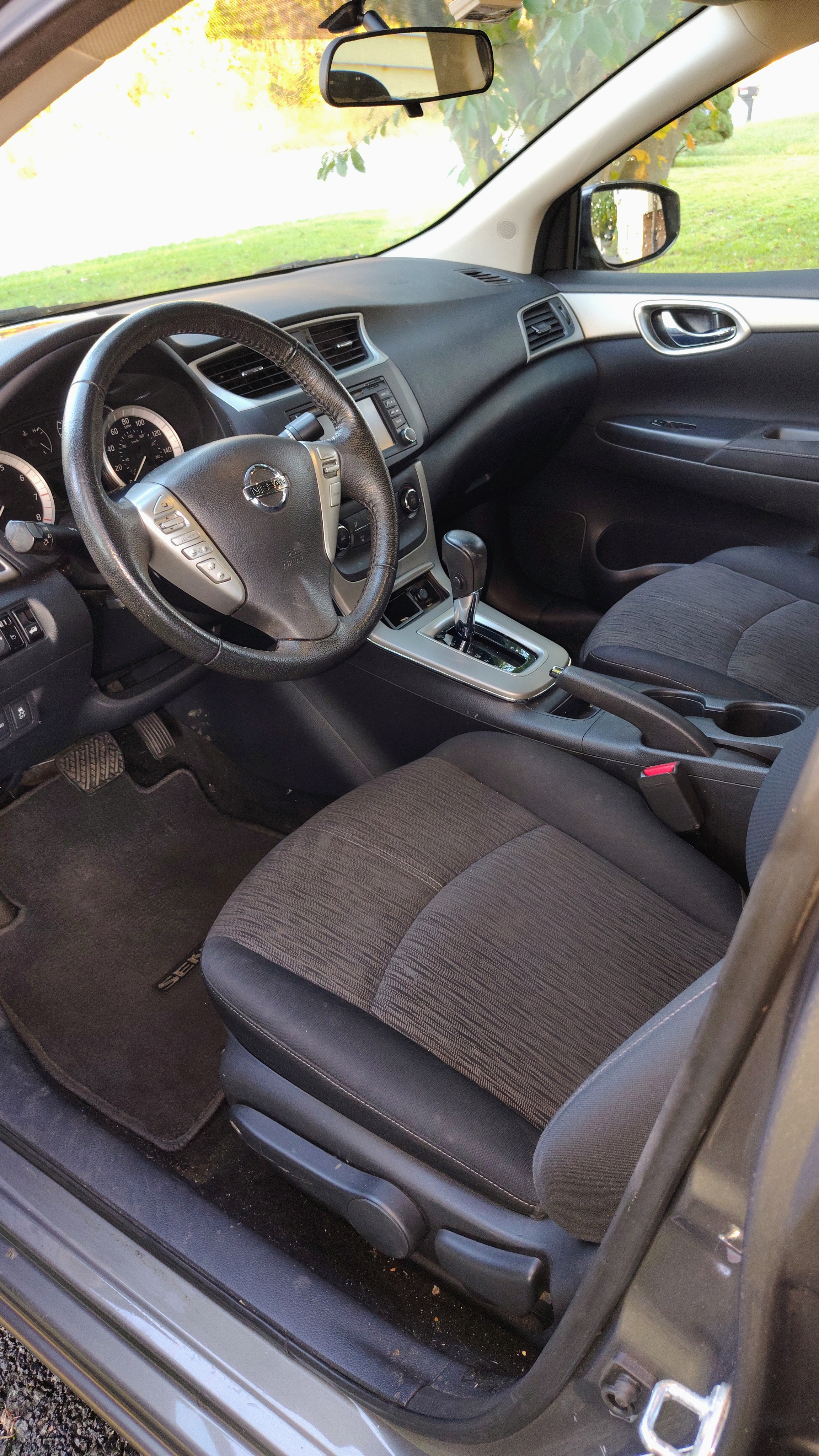 Used 2015 Nissan Sentra SV w/ Navigation Package FWD image 11