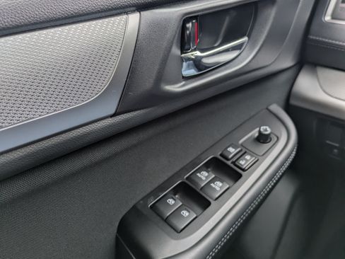 Used 2019 Subaru Outback 2.5i Premium image 6