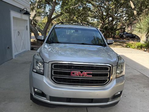 Used 2018 GMC Yukon XL SLE w/ SLE Value Package image 2