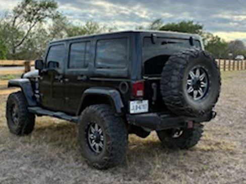 Used 2013 Jeep Wrangler Unlimited Sahara w/ Connectivity Group image 10