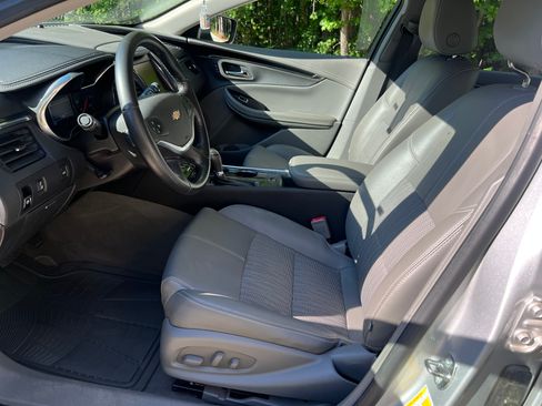 Used 2019 Chevrolet Impala LT FWD image 10