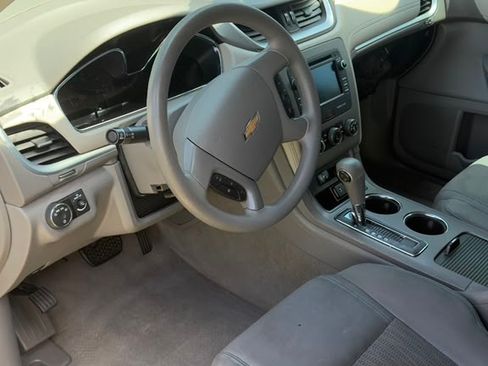 Used 2016 Chevrolet Traverse LS FWD image 4