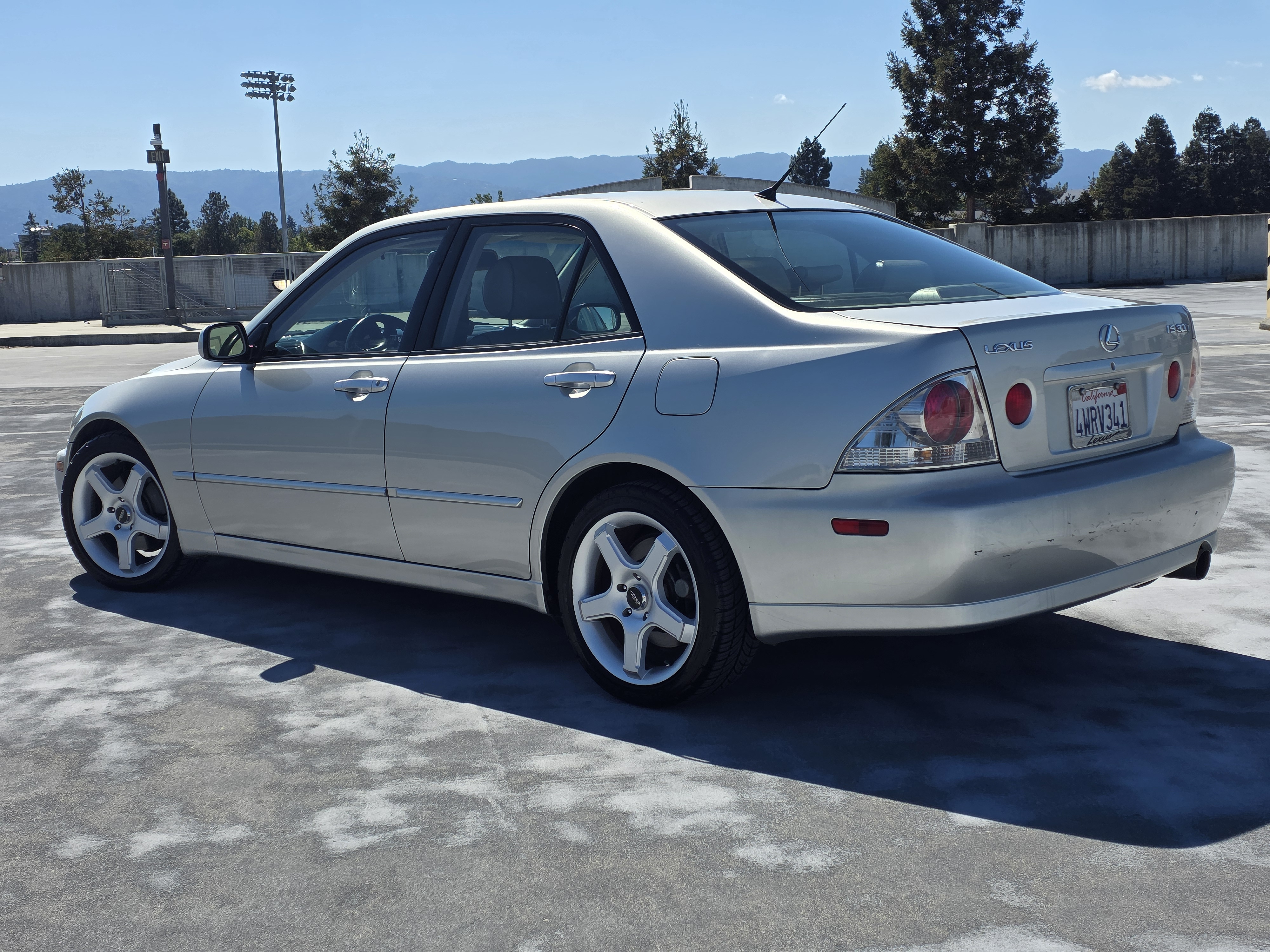 Used 2002 Lexus IS 300 RWD image 4