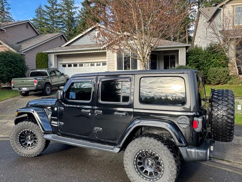 Used 2019 Jeep Wrangler Unlimited Sahara image 1