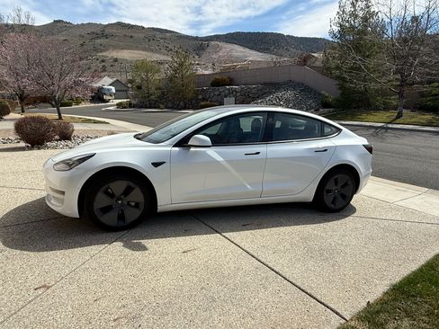 Used 2022 Tesla Model 3 Long Range image 1