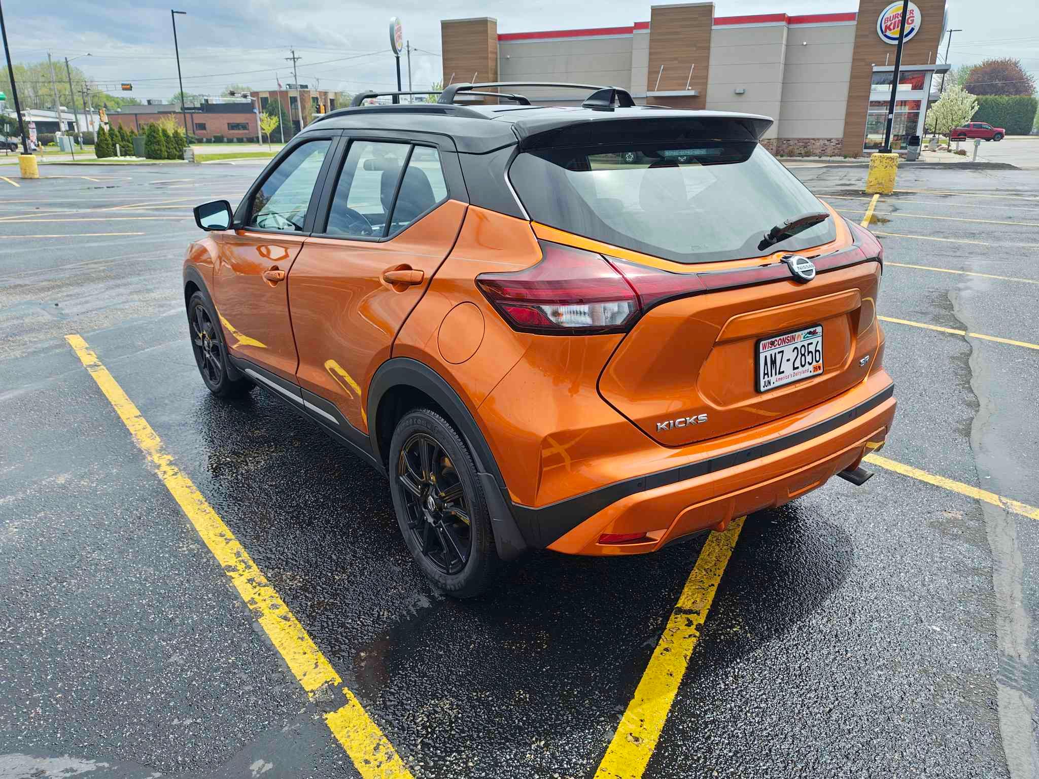 Used 2021 Nissan Kicks SR w/ SR Premium Package FWD image 6