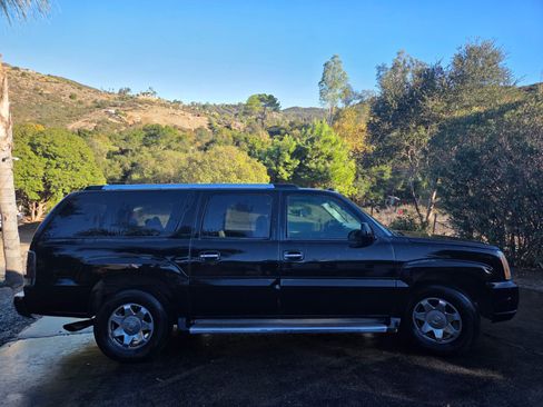 Used 2004 Cadillac Escalade ESV AWD image 10