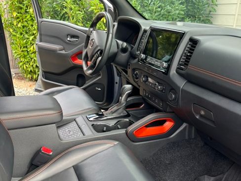 Used 2023 Nissan Frontier PRO-4X w/ Pro-4X Premium Package AWD/4WD image 8