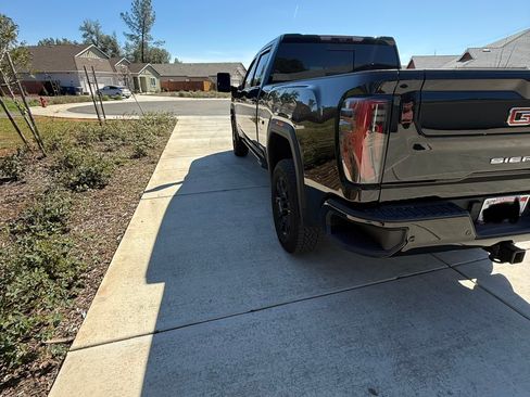 Used 2024 GMC Sierra 2500 AT4 w/ Technology Package image 8