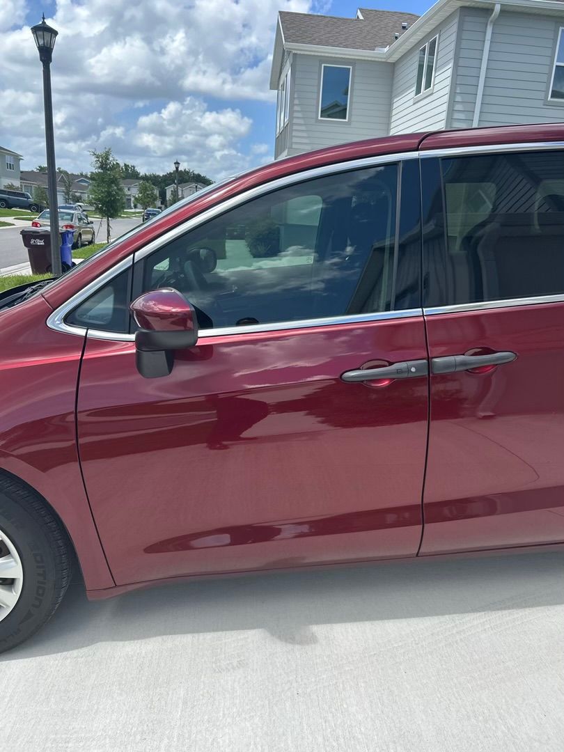 Used 2020 Chrysler Voyager L FWD image 10