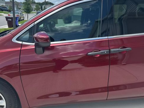 Used 2020 Chrysler Voyager L FWD image 10