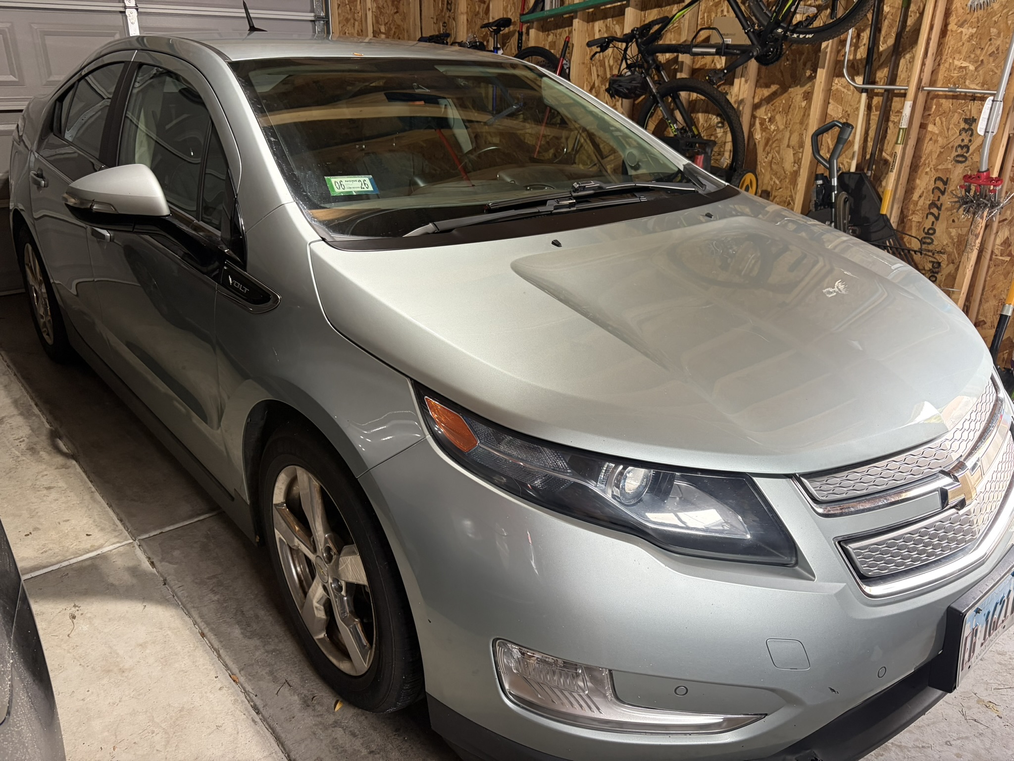 Used 2013 Chevrolet Volt Premium w/ Premium Trim Package FWD image 16