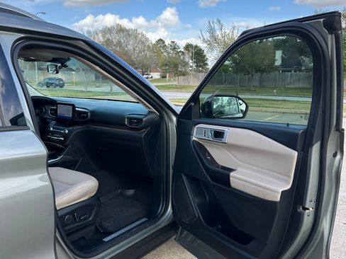 Used 2020 Ford Explorer Limited image 10