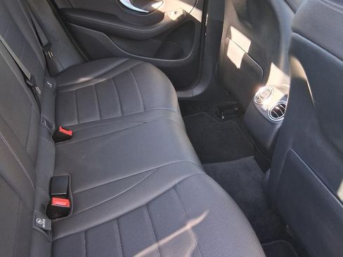 Used 2020 Mercedes-Benz GLC 300 4MATIC image 12