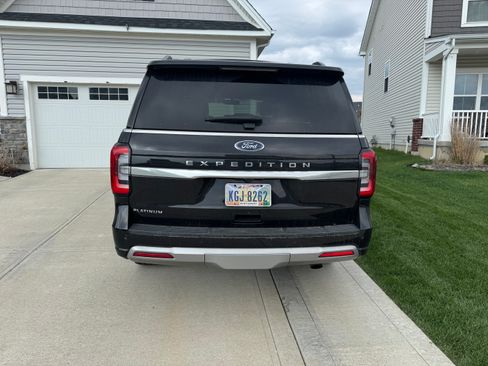 Used 2024 Ford Expedition Platinum image 5