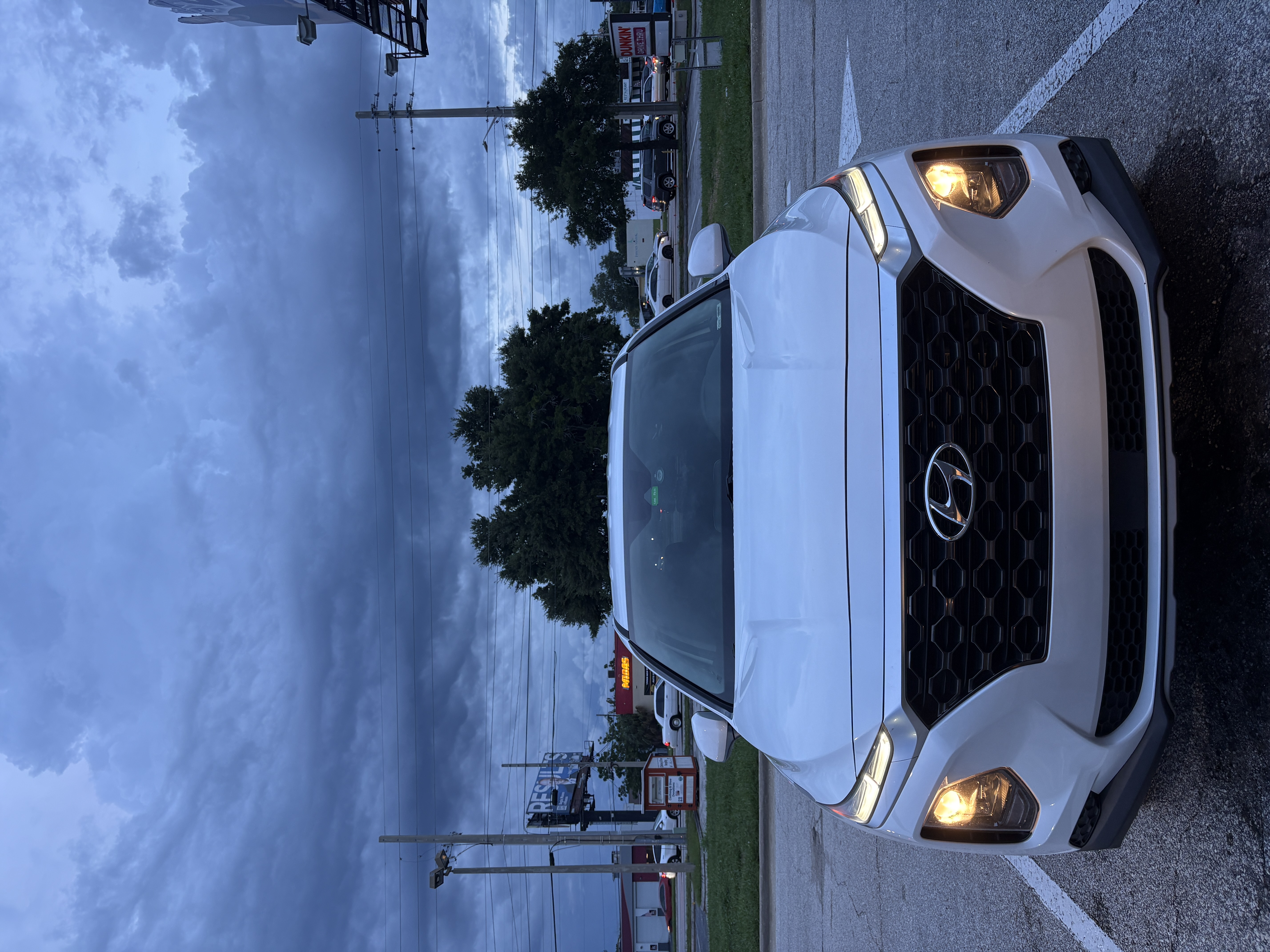 Used 2019 Hyundai Santa Fe SE FWD image 2
