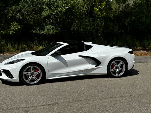 Used 2024 Chevrolet Corvette Stingray Preferred Cpe w/ Z51 Performance Package image 5