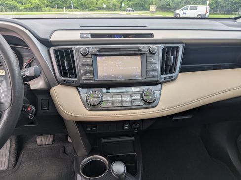 Used 2013 Toyota RAV4 XLE FWD image 18
