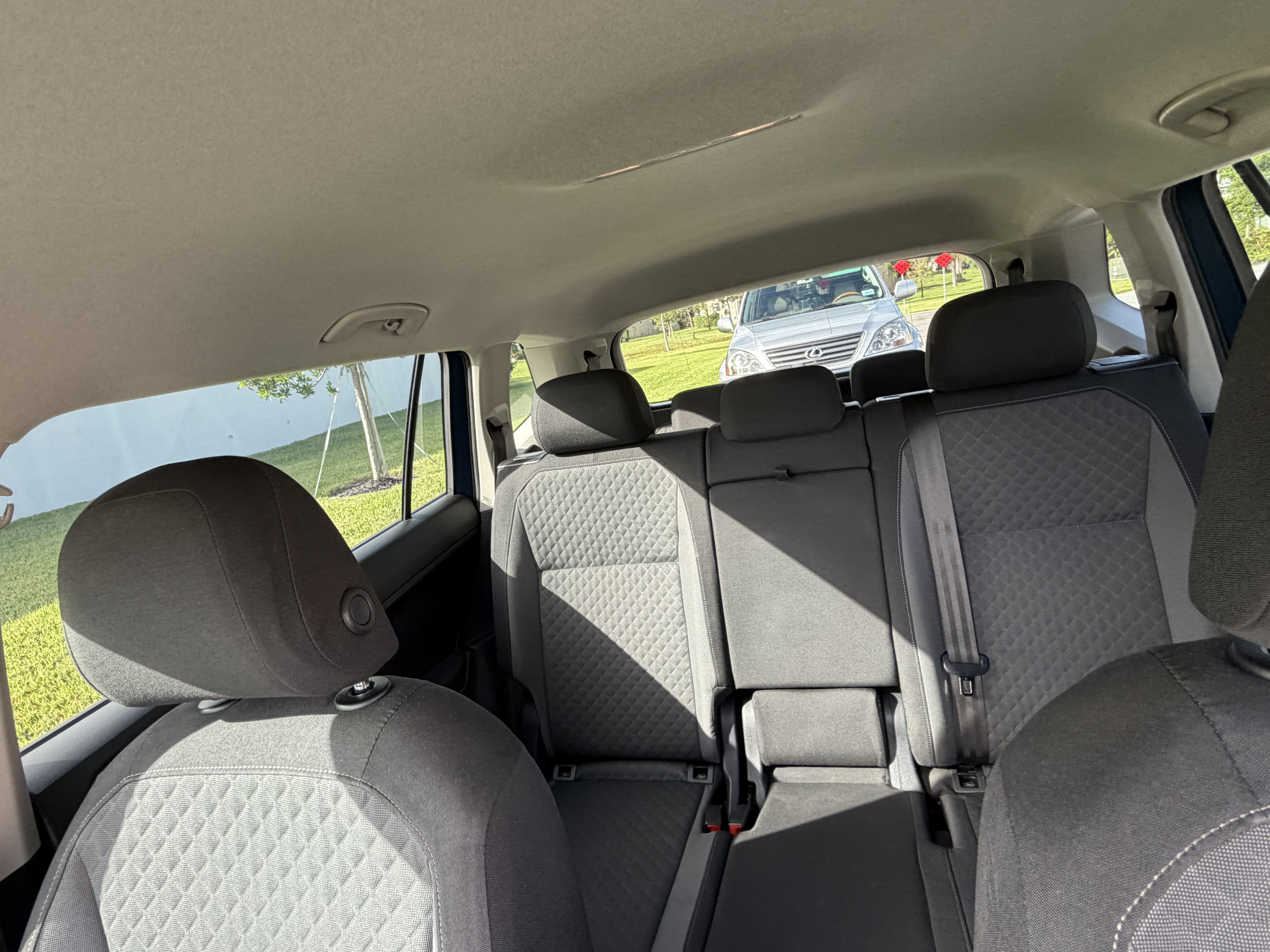 Used 2018 Volkswagen Tiguan S FWD image 19