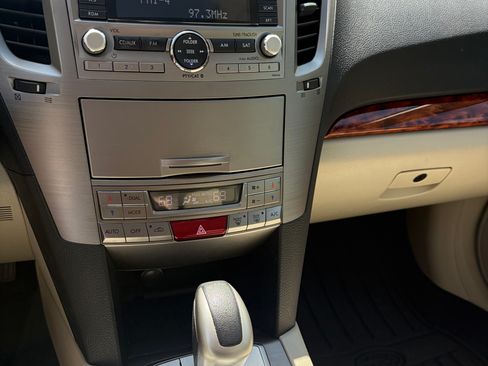 Used 2010 Subaru Outback 2.5i Limited AWD/4WD image 12