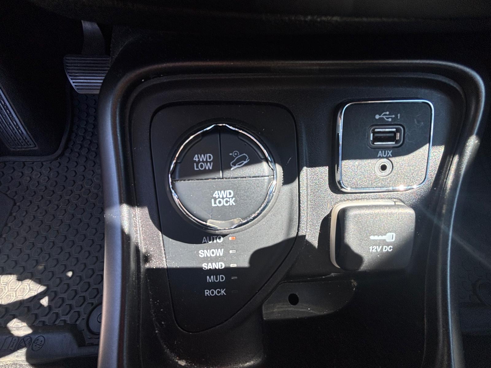 Used 2019 Jeep Compass Trailhawk w/ Cold Weather Group AWD/4WD image 15