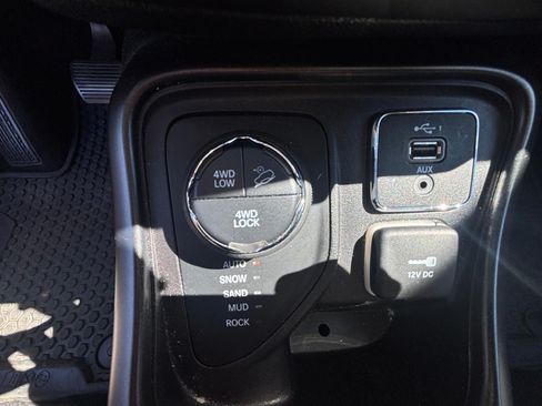 Used 2019 Jeep Compass Trailhawk w/ Cold Weather Group AWD/4WD image 15