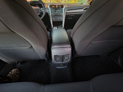 Used 2018 Ford Fusion SE image 9