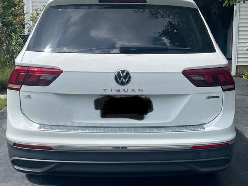 Used 2022 Volkswagen Tiguan SE AWD/4WD image 2