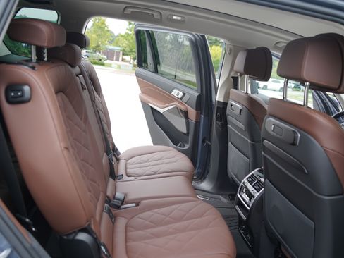 Used 2025 BMW X7 xDrive40i AWD/4WD image 17