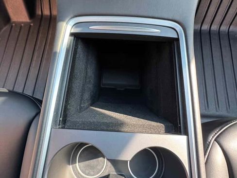 Used 2021 Tesla Model Y Long Range image 15