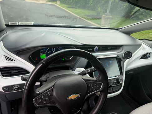 Used 2017 Chevrolet Bolt LT FWD image 8