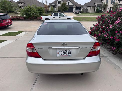 Used 2004 Toyota Camry LE image 2