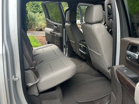 Used 2021 GMC Sierra 1500 SLT w/ SLT Premium Plus Package AWD/4WD image 18