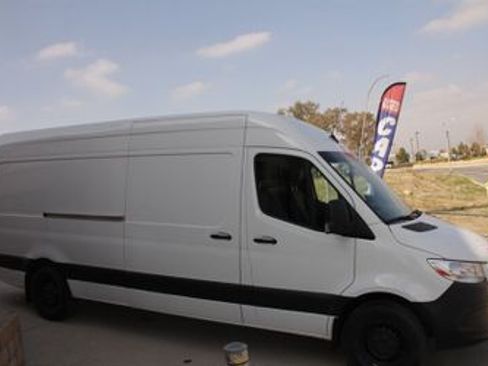Used 2021 Freightliner Sprinter 2500 image 13