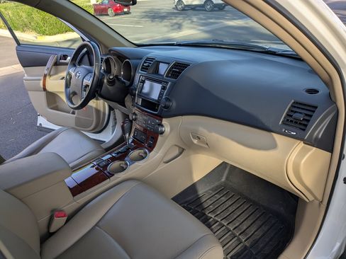 Used 2013 Toyota Highlander Limited image 8
