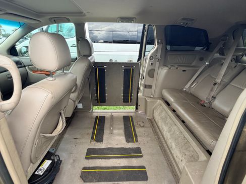 Used 2008 Toyota Sienna XLE Limited FWD image 9