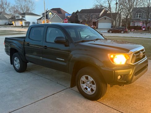 Used 2013 Toyota Tacoma 4x4 Double Cab image 2